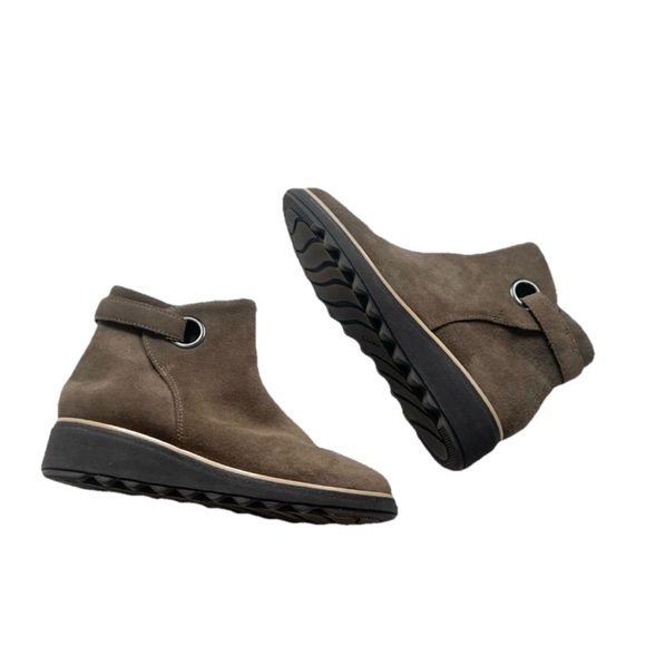 Clarks Sharon Suede Brown Tan Ankle Wedge Boots Almond Toe Women’s Sz 6 Booties - Picture 1 of 7